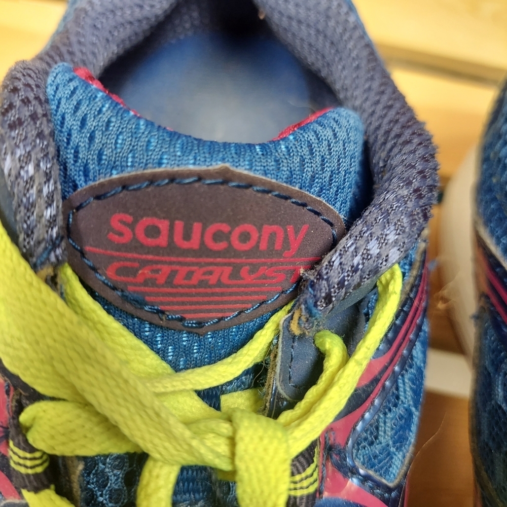 Women's Saucony Catalyst Sneaker Neon Yellow, Pink or Blue Little worn Size 8 - Picture 3 of 8